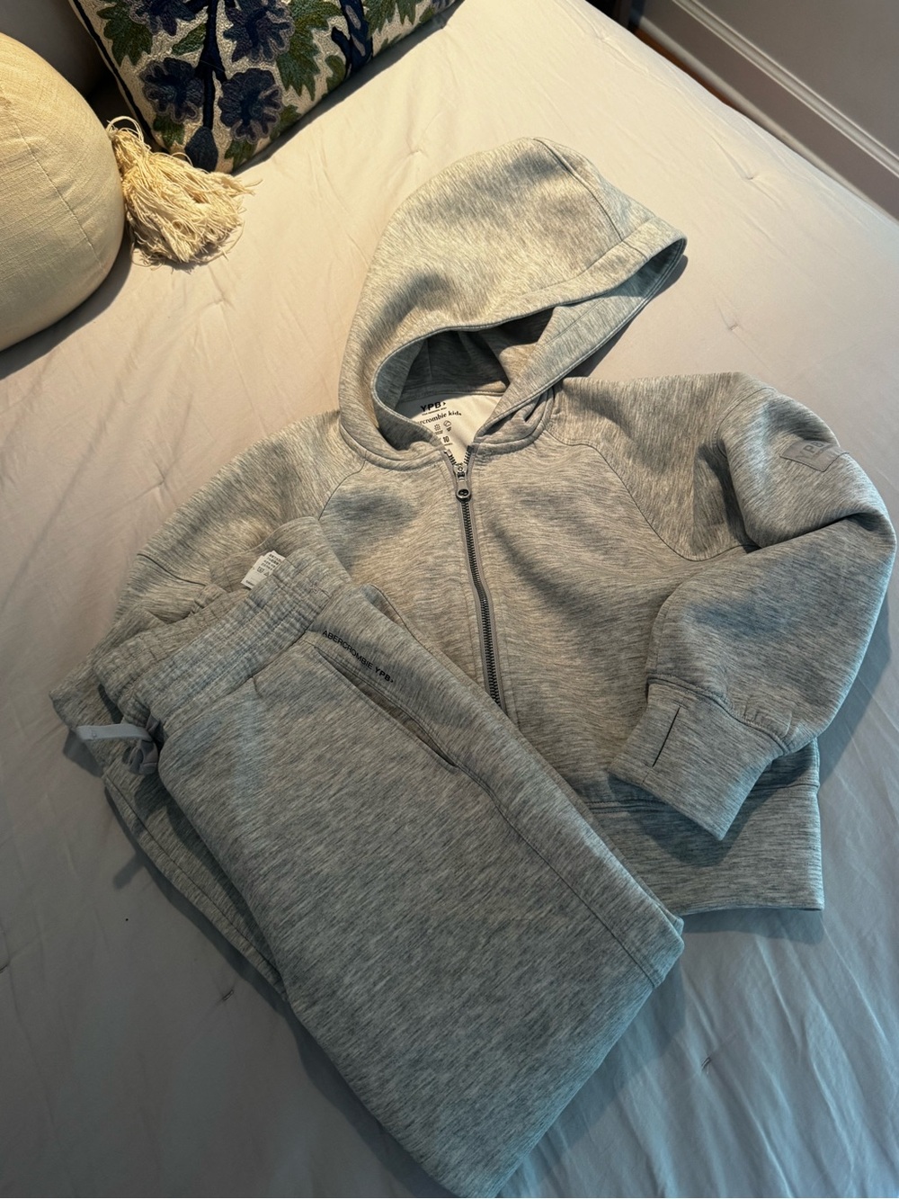 Kids Abercrombie Adorable Gray Sweatsuit